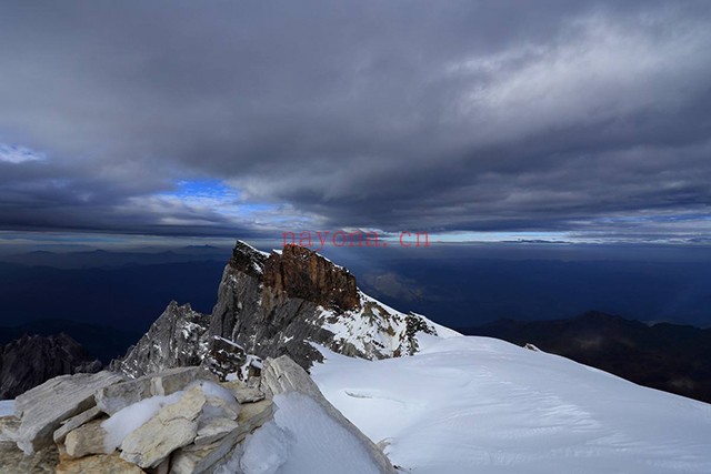 云南哈巴雪山登山路线