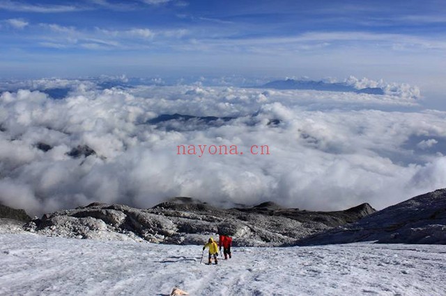 云南哈巴雪山登山路线