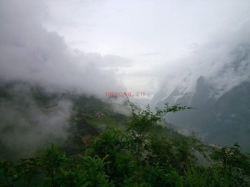 云南虎跳峡徒步路线